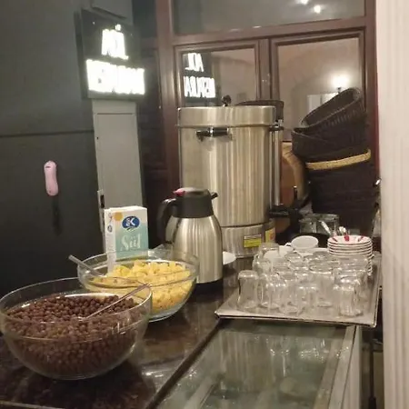 Adil Стамбул