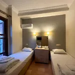 Adil Hotel