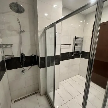 Adil Hotel *