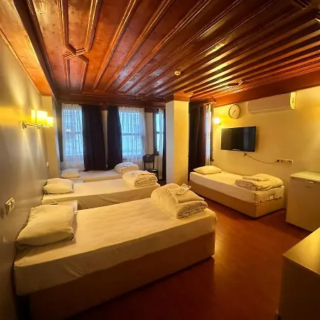 Adil Hotel *
