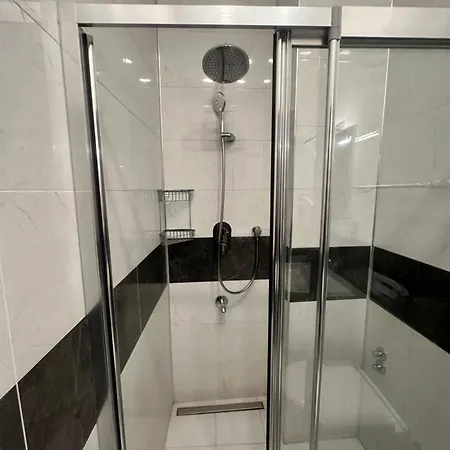 Adil Hotel