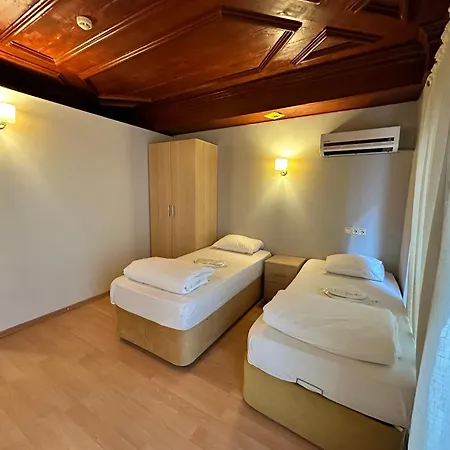 Adil Hotel *