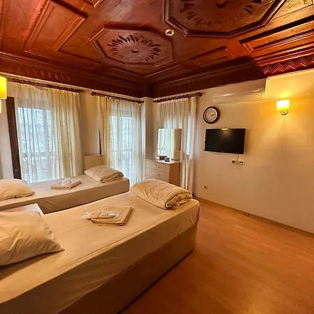 Adil Hotel *
