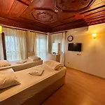 Adil Hotel *